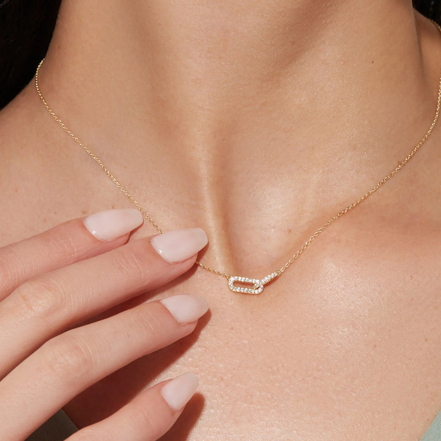 Luxury Rhinestone Necklace for Women - Elegant Dainty Square Crystal Pendant in Gold or Silver